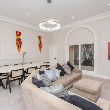 Luxury Pad Leeds Centre With Hot Tub Pass The Keys