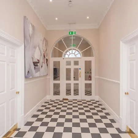 Luxury Pad Leeds Centre With Hot Tub Pass The Keys