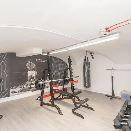 Luxury Pad Leeds Centre With Hot Tub Pass The Keys