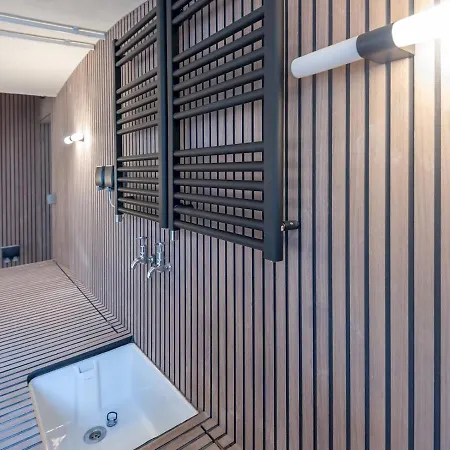 Luxury Pad Leeds Centre With Hot Tub Pass The Keys *