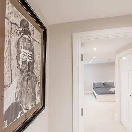 Luxury Pad Leeds Centre With Hot Tub Pass The Keys *