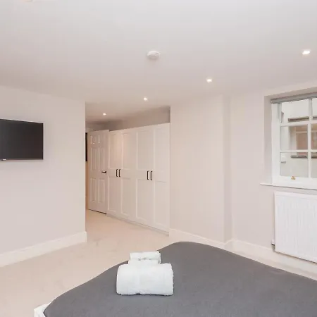 Luxury Pad Leeds Centre With Hot Tub Pass The Keys *
