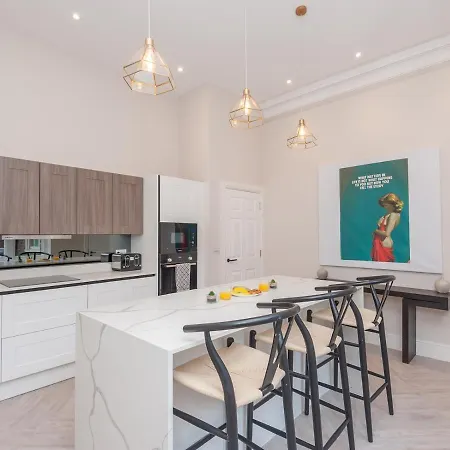 شقة Luxury Pad Leeds Centre With Hot Tub Pass The Keys ليدز