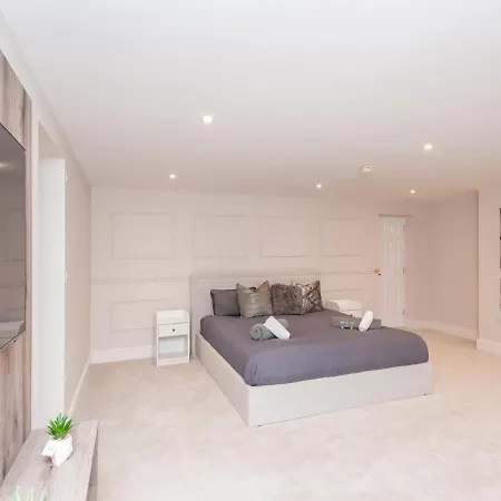 شقة Luxury Pad Leeds Centre With Hot Tub Pass The Keys