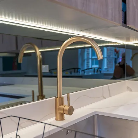 شقة Luxury Pad Leeds Centre With Hot Tub Pass The Keys ليدز