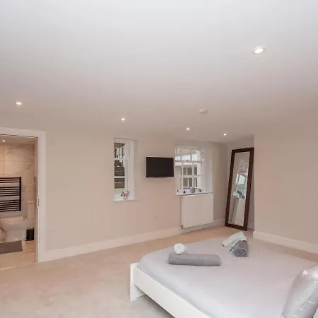Luxury Pad Leeds Centre With Hot Tub Pass The Keys * ليدز