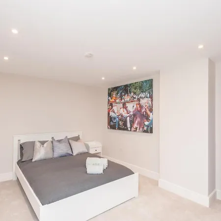 شقة Luxury Pad Leeds Centre With Hot Tub Pass The Keys ليدز