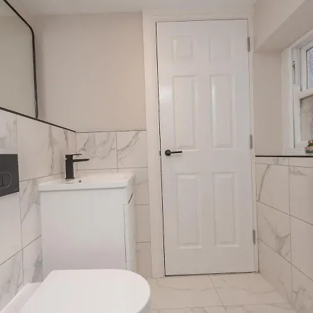 Luxury Pad Leeds Centre With Hot Tub Pass The Keys ليدز