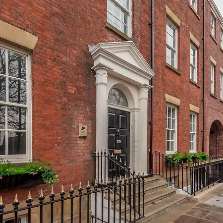 شقة Luxury Pad Leeds Centre With Hot Tub Pass The Keys ليدز