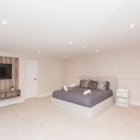 شقة Luxury Pad Leeds Centre With Hot Tub Pass The Keys