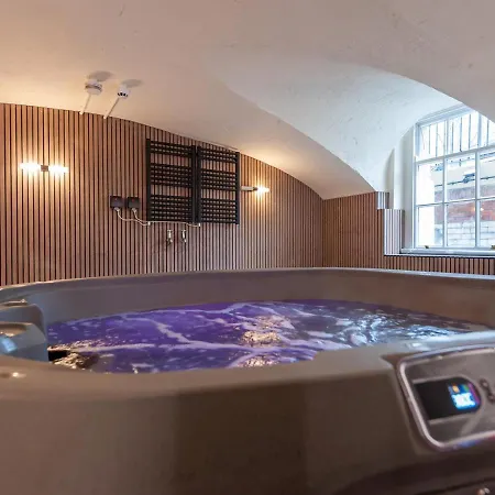 شقة Luxury Pad Leeds Centre With Hot Tub Pass The Keys