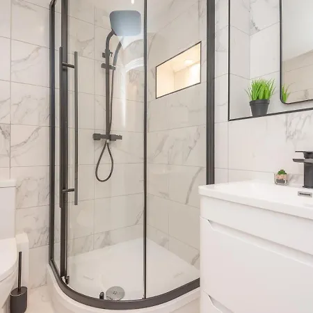 Luxury Pad Leeds Centre With Hot Tub Pass The Keys ليدز